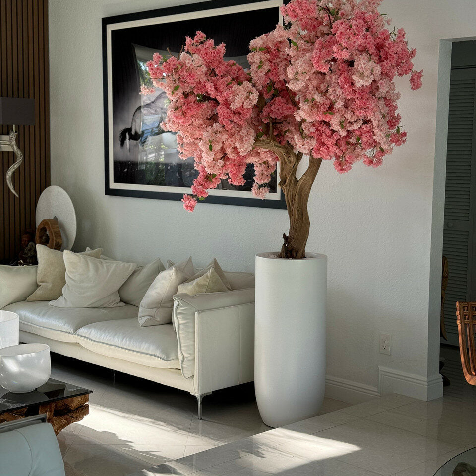 Mattweiße St. Tropez Vase mit personalisierten pinken Kirschblüten