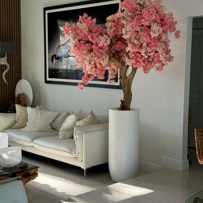 Mattweiße St. Tropez Vase mit personalisierten pinken Kirschblüten