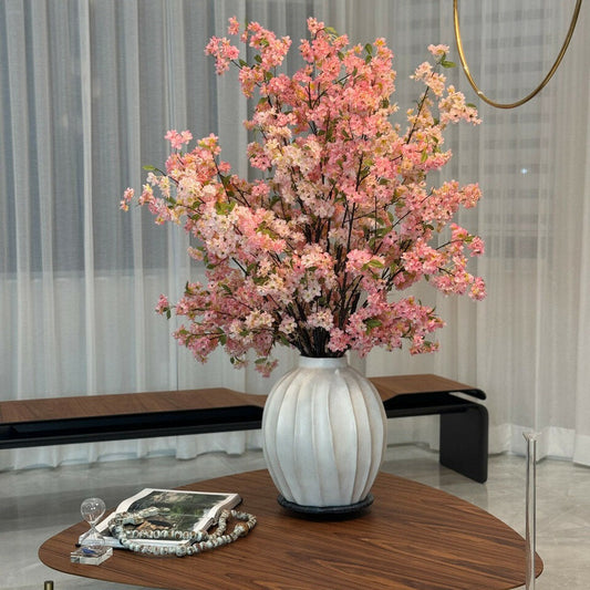 Astoria Vase mit rosa Kirschblüten