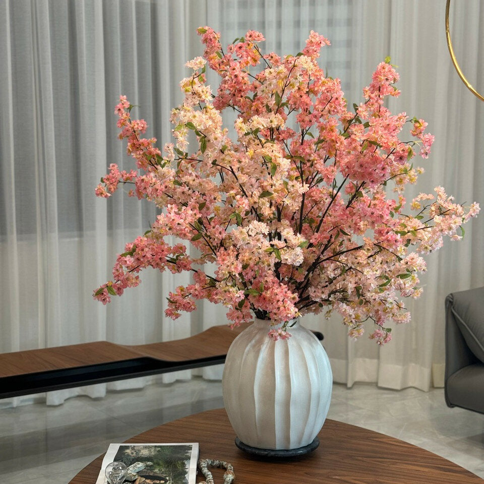 Astoria Vase mit rosa Kirschblüten